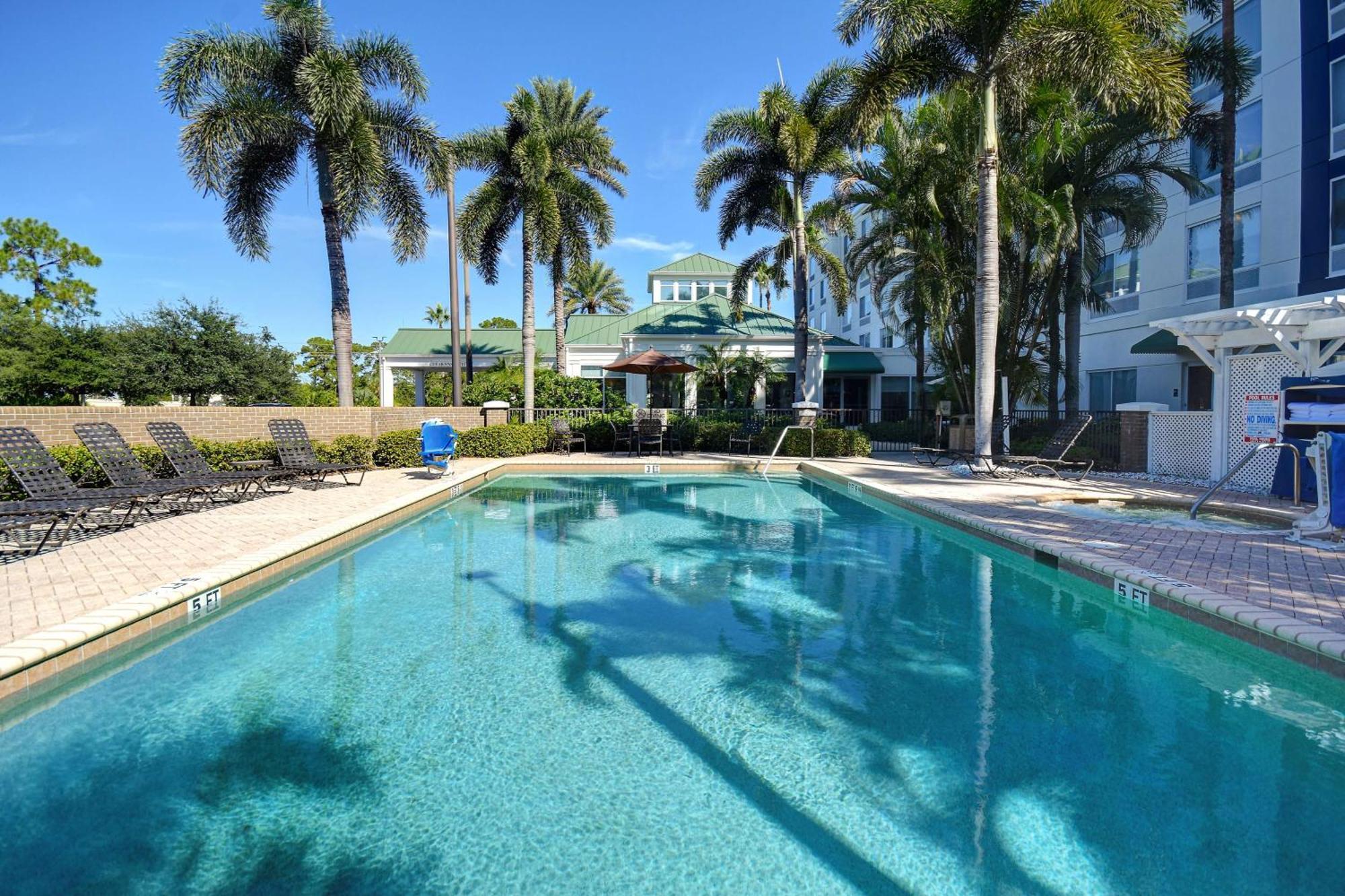 Hilton Garden Inn Fort Myers Exteriör bild